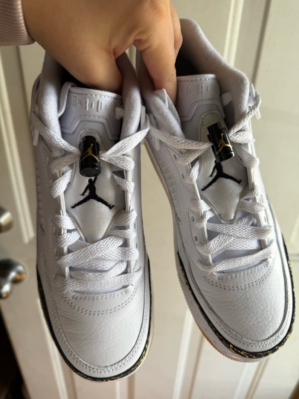 Like New Jordan Spikize low white metallic gold sneakers size 6.5 youth boys - Picture 6 of 10